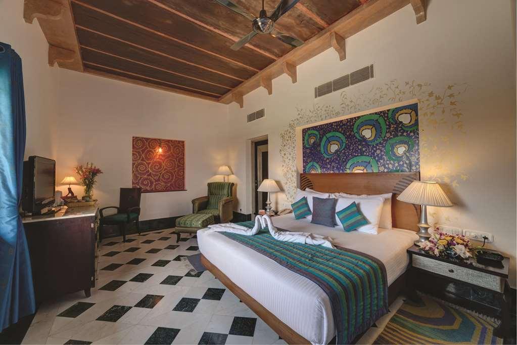 Ramada Udaipur Resort & Spa Quarto foto