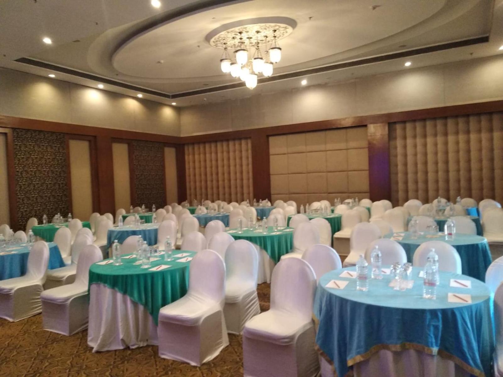 Ramada Udaipur Resort & Spa Exterior foto
